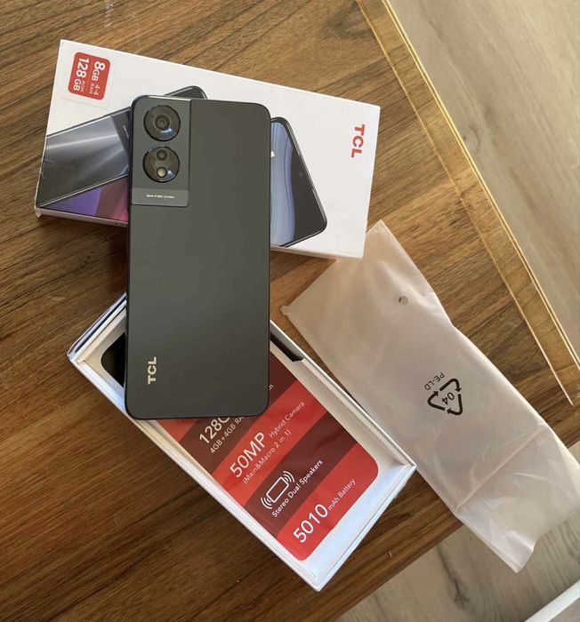 TCL 505 128gb 8gb RAM Мострен, Пълен комплект