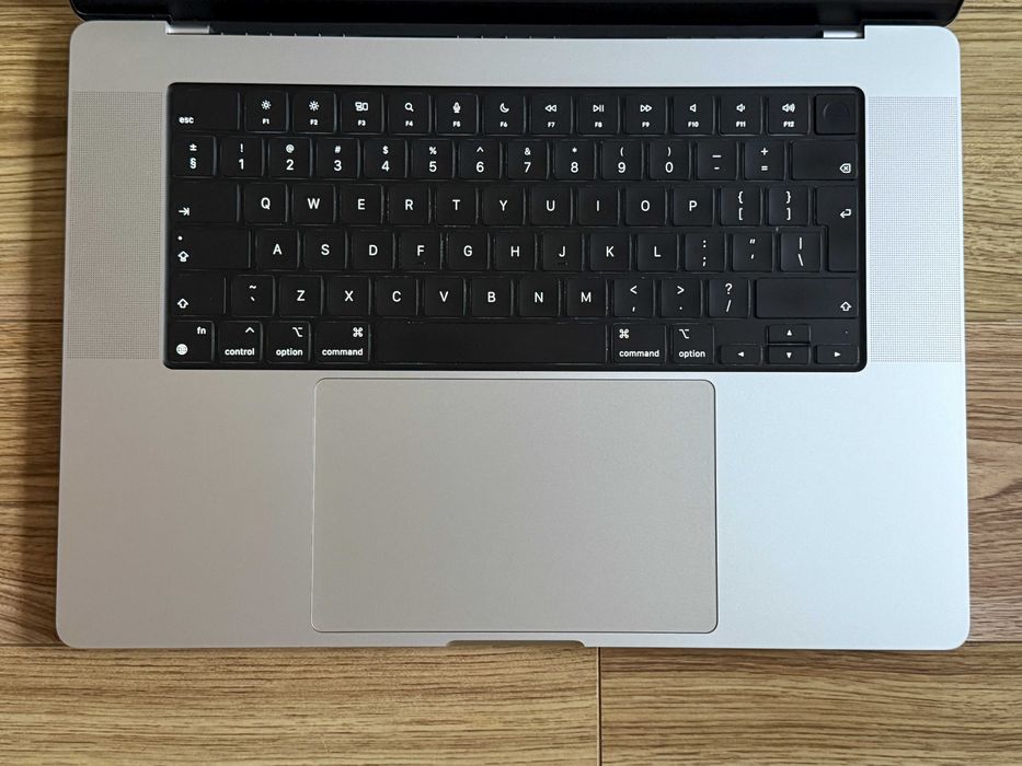 MacBook Pro 16 M1 Pro`10 CPU/16 GPU/1TB SSD/16GB RAM/Като Нов