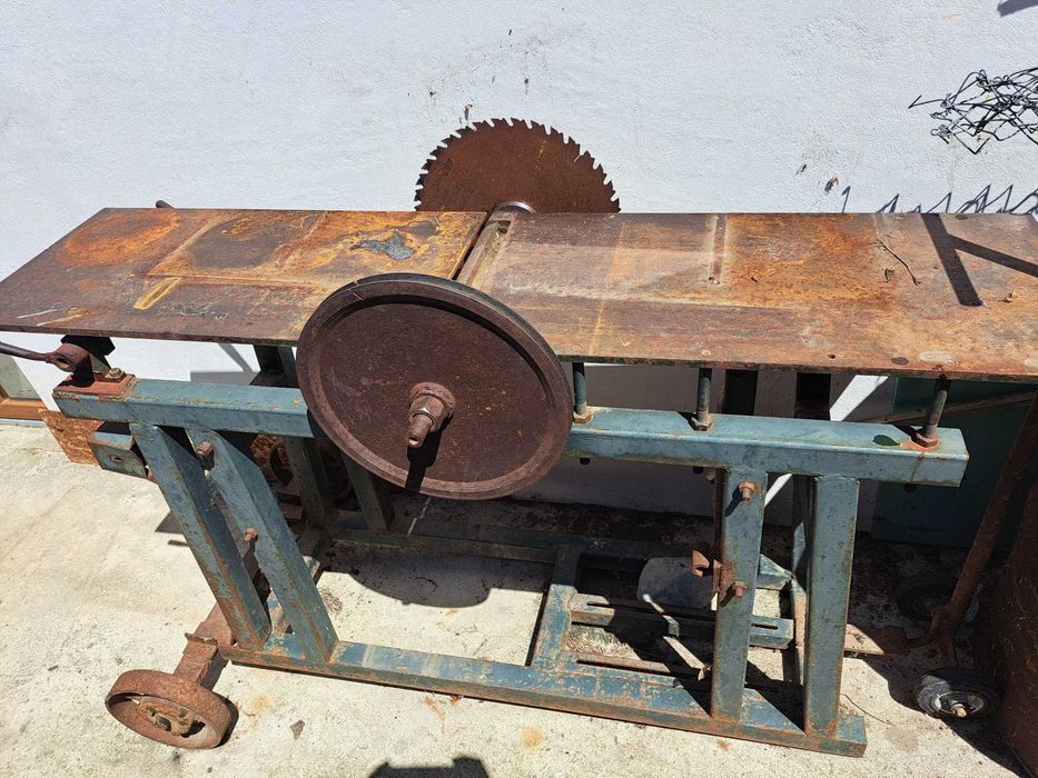 Circular lemn cu abrict inclus