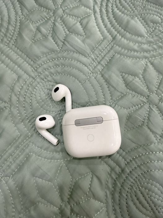 Apple air pods 3 lightning charging case белые