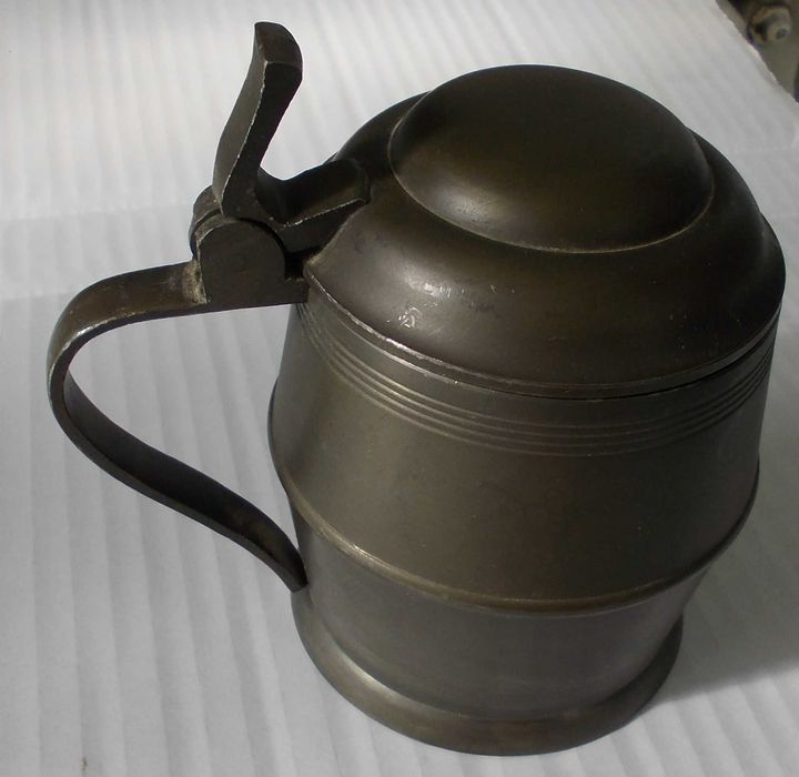 Halba veche din metal