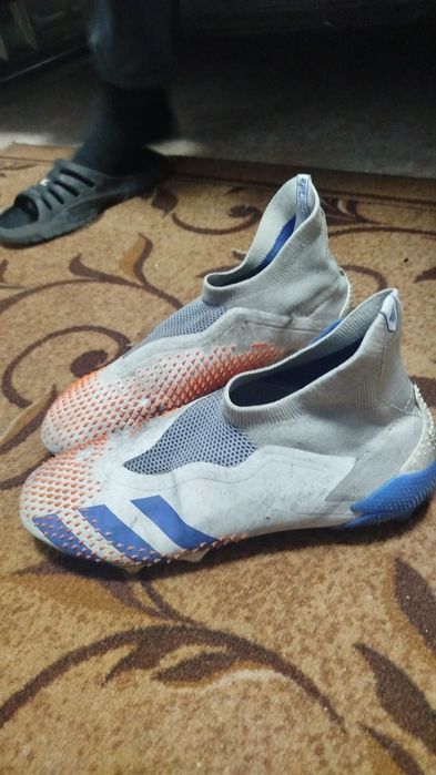 Продам футбольные бутсы