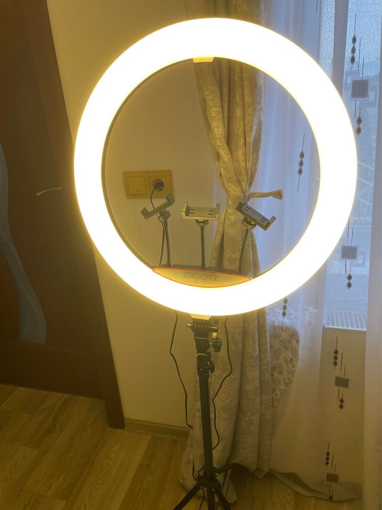 Donez lampa circurala pentru make-up cu 9functii