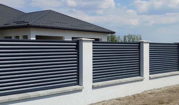 Construim garduri si porti din sipca metalica, panouri stil jaluzele,