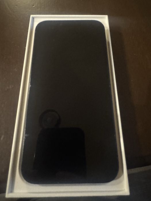 iPhone 14, 128 GB  culoare midnight.