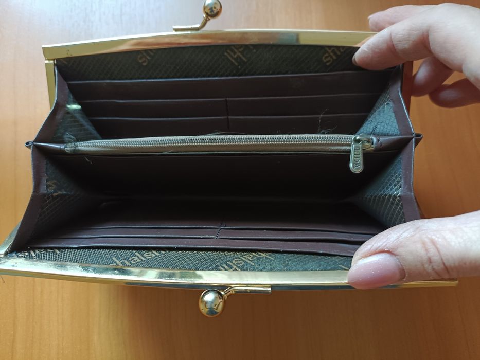 Продам кошелек недорого.