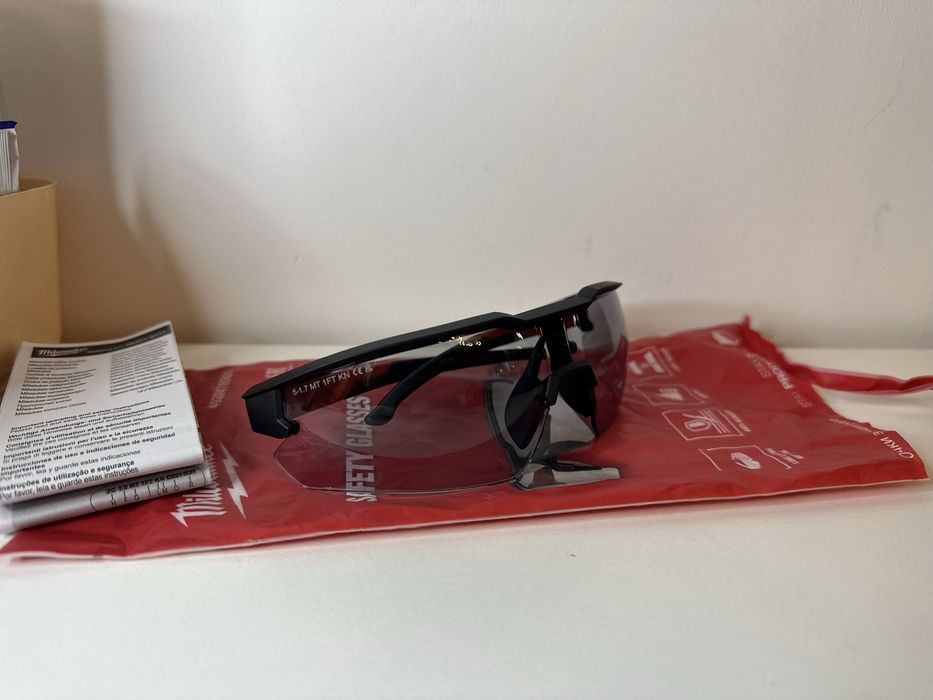 Milwaukee предпазни работни очила затъмнени