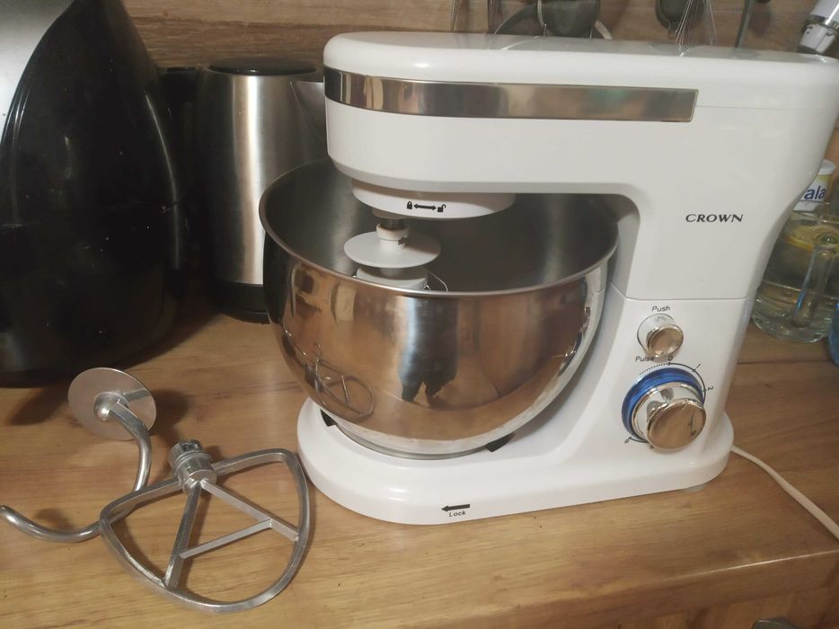 Планетарен миксер Crown CPM-5303 , 1000 W, 5 литра