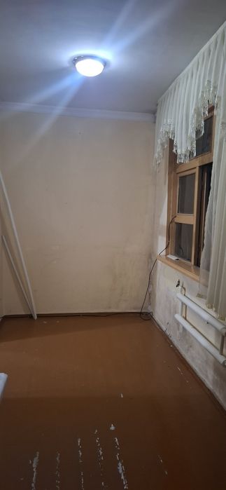 Продаю квартиру Яшнабадский р-он Авиасозлар-3 кирпич 3-ком 4-этаж 4-эт