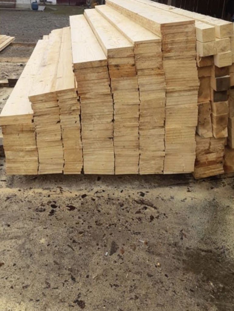 Vând material lemnos construcții cherestea, grinda, frize, dulapi