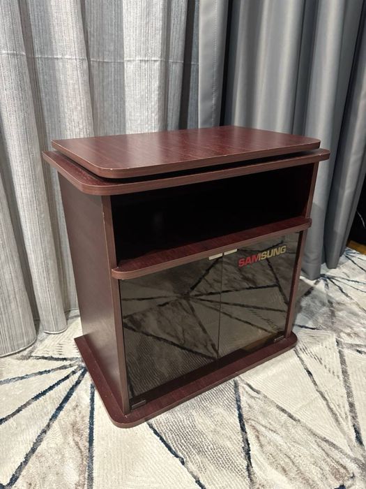 Тумба под телевизор, на колесиках