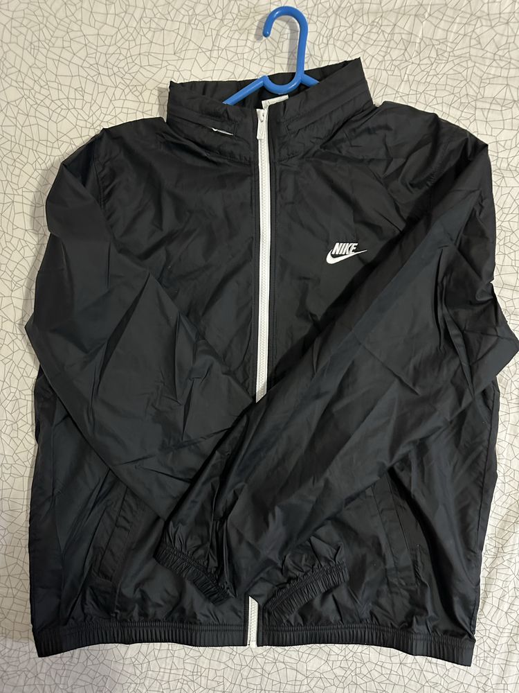 Jacheta Nike de vanzare