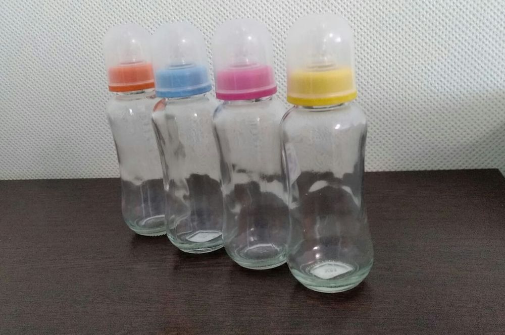 Продам стеклянные бутылочки для кормления младенца