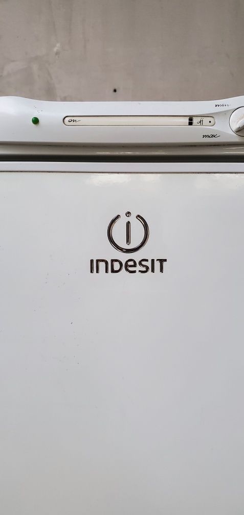 Продаётся Холодильник Indesit