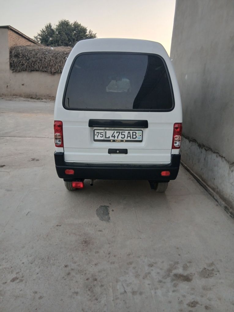 Yangi damas sotiladi