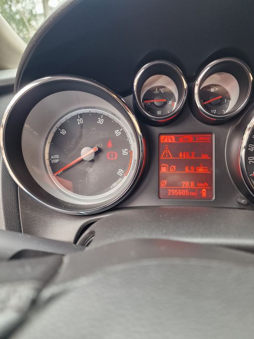 Opel Astra j an 2016 , motorizare 1.6 diesel consum foarte mic