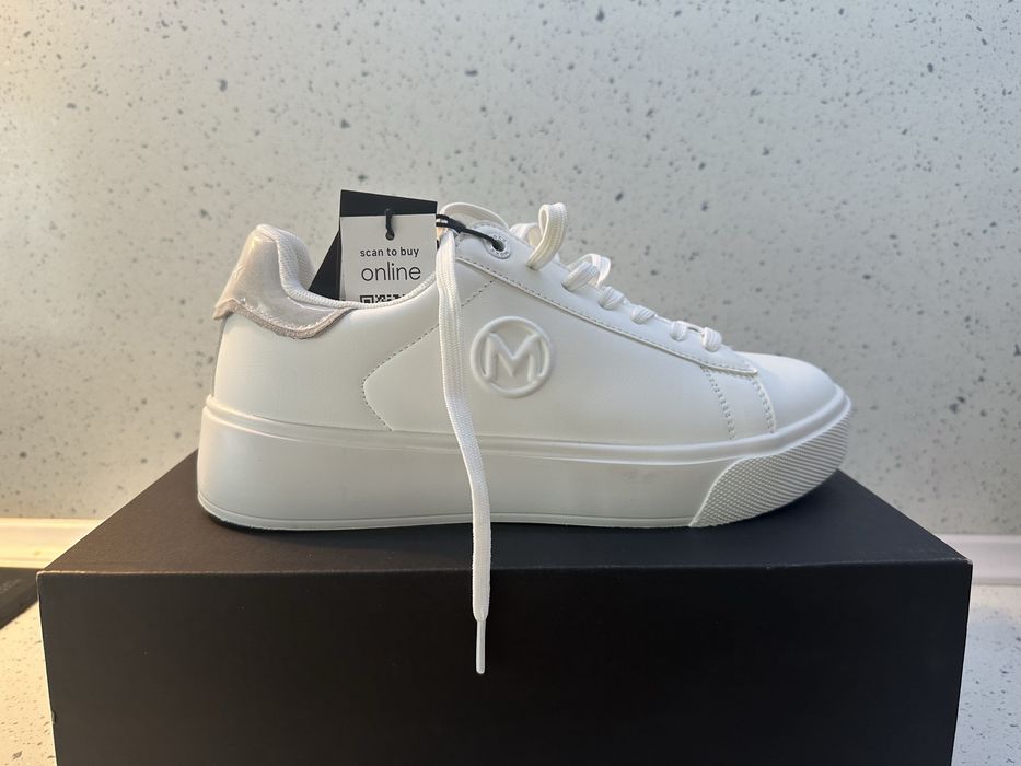 Бели кецове на MEXX