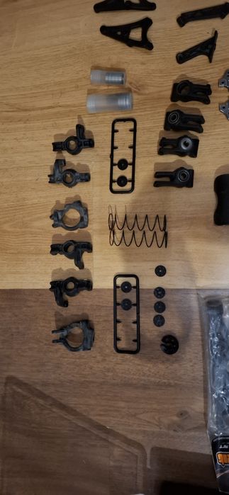 Rc truggy 1/8 със много части