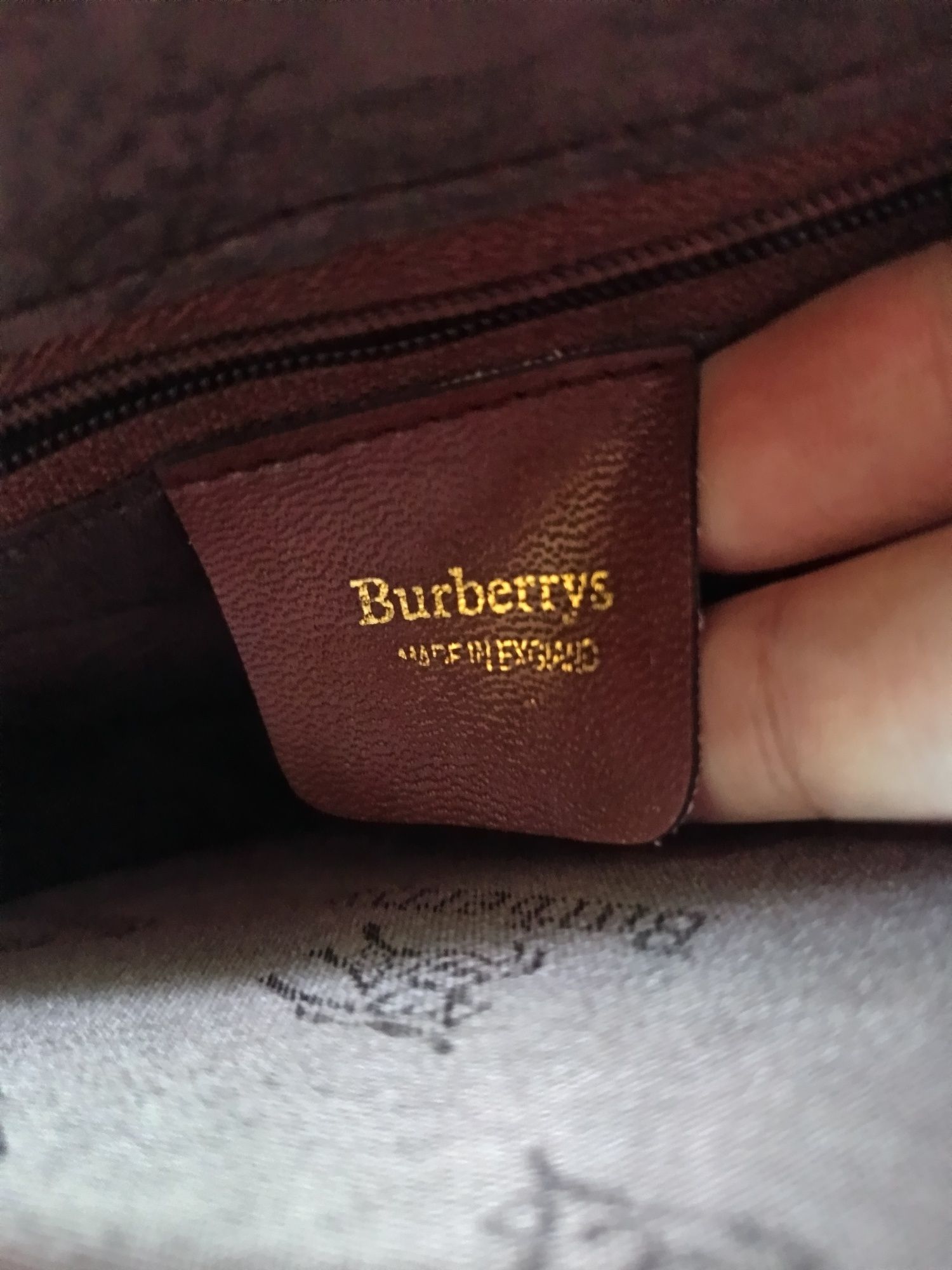 Оригинална чантичка Burberry