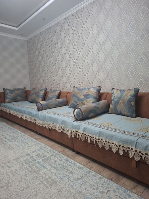 продам диван длина 4 м. с местом для хранения вещей