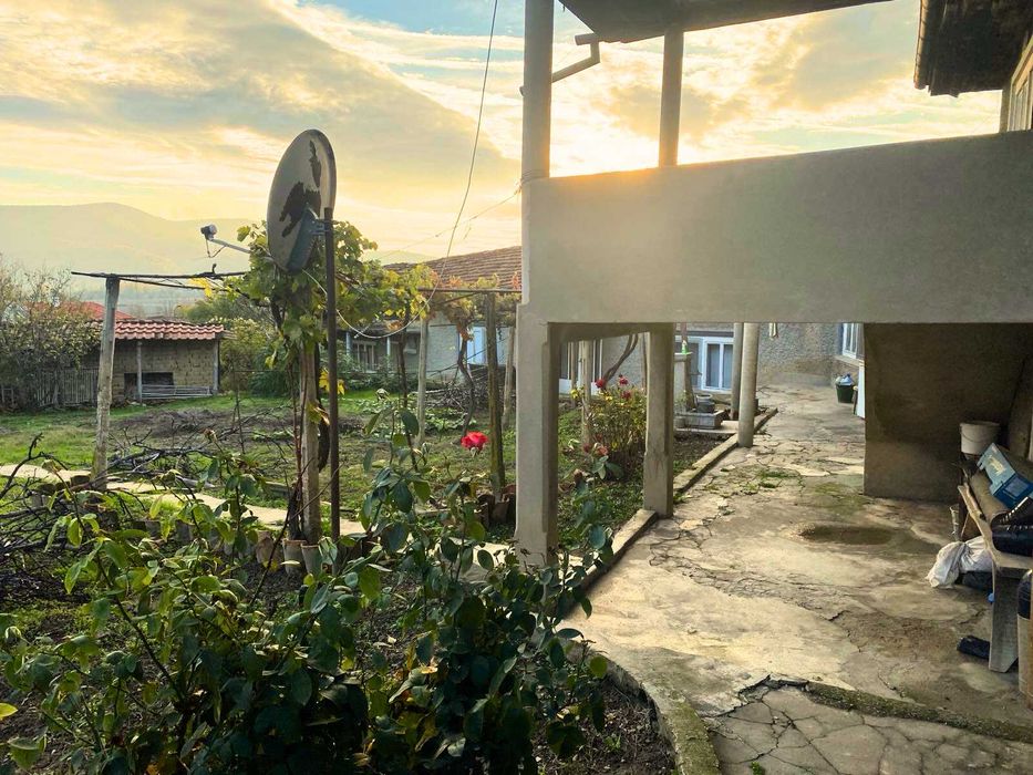 Продава КЪЩА, с. Янково, Шумен