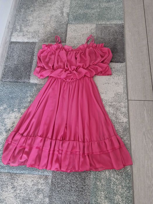 Rochie roz scurta tip spaniola marime universala S/M pentru evenimente