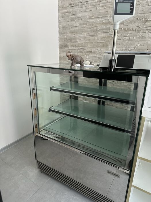 Хладилна витрина като нова
