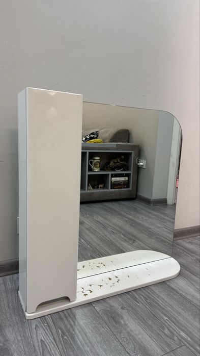 Шкаф зеркало в ванну