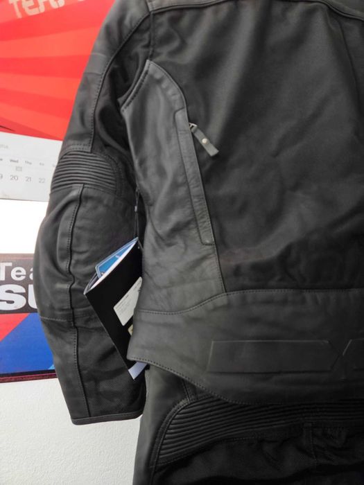 Чисто нов мото екип IXS -(текстил и кожа) , размери: от 50 до 56