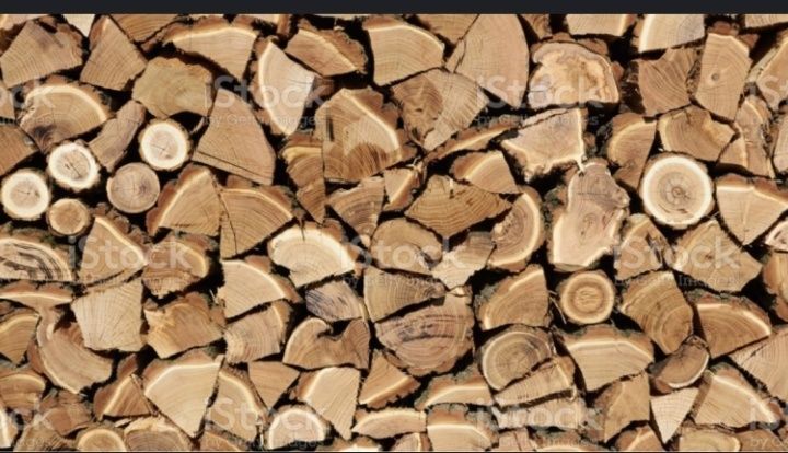 Ofer servici de tăiat și crăpat lemne