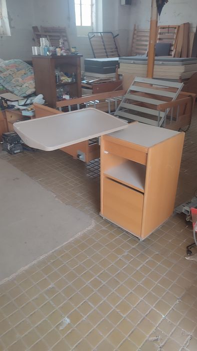Noptieră medicală cu măsuță