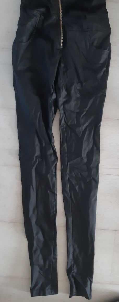 Vand pantaloni Bershka si H&M si salopeta Mexton