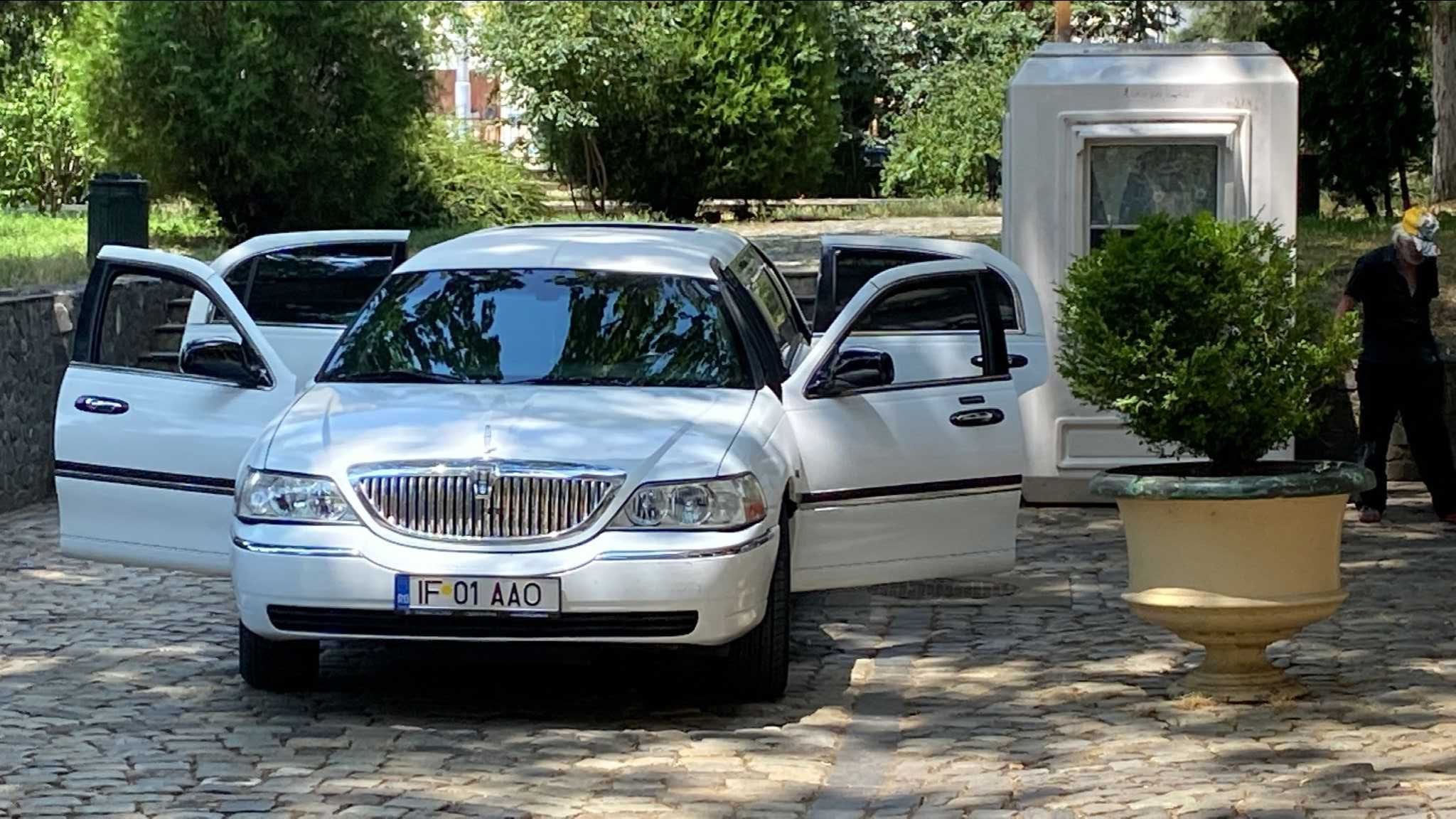 Limuzina evenimente Lincoln Town Car de inchiriat/se închiriază 50E/H