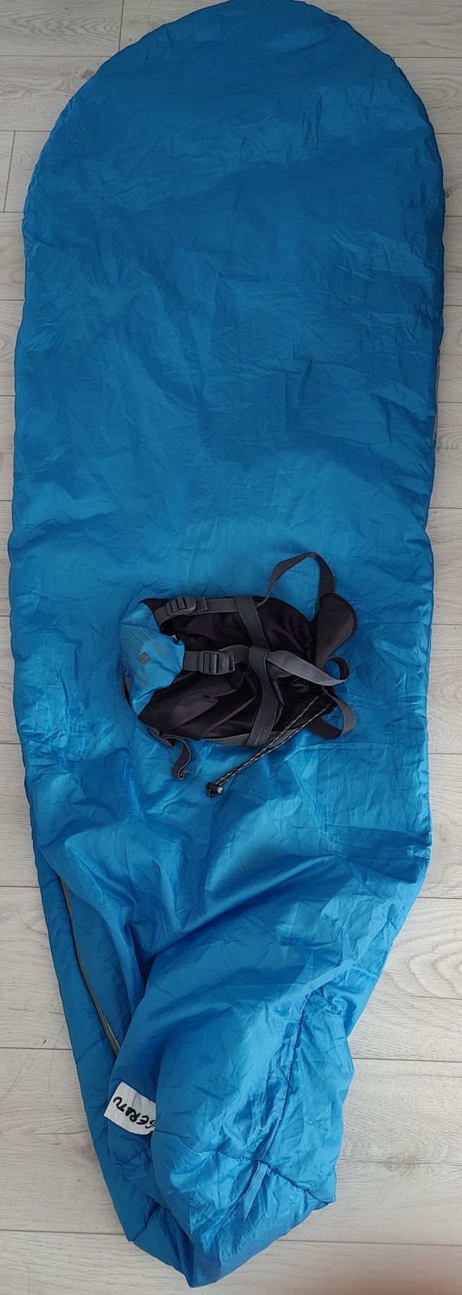 Sac dormit McKinley Traveler Light 1000 folosit o data