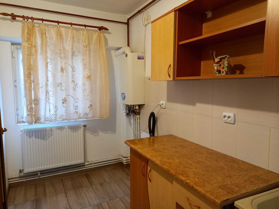 Inchiriez apartament