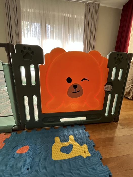 Бебешка ограда с врата и килим