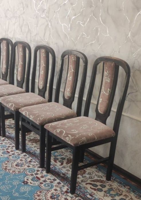 Стол и стулья в отличном сост