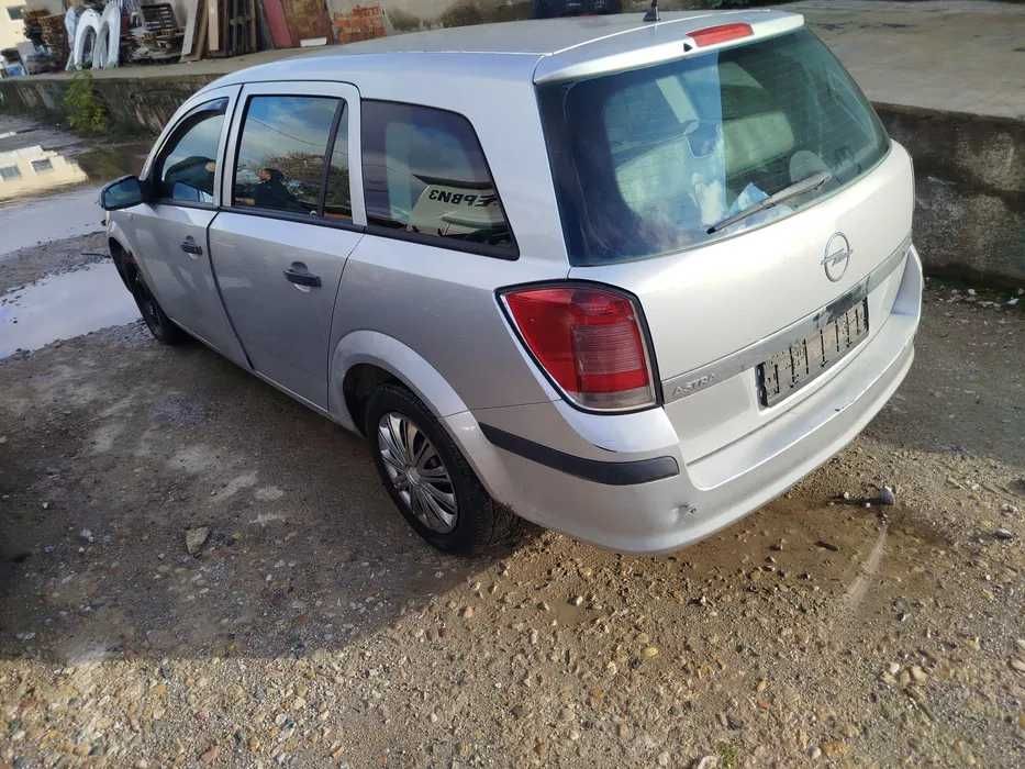 Продавам Опел астра Х 1.7CDTI на части