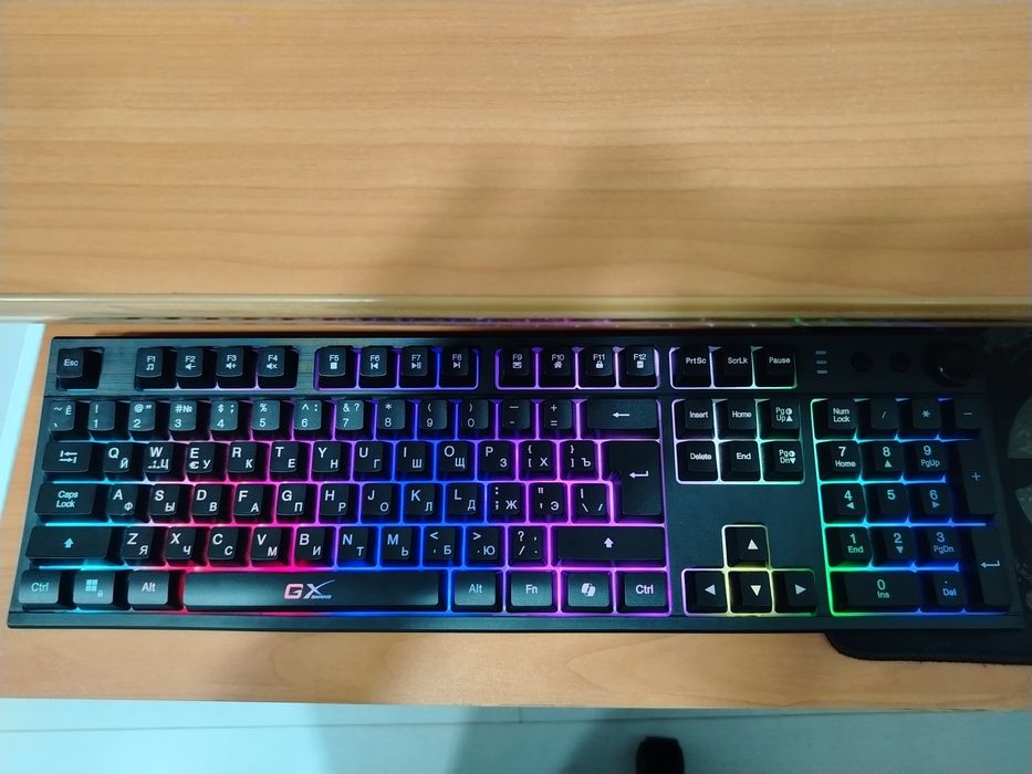 Продам новую игровую клавиатуру