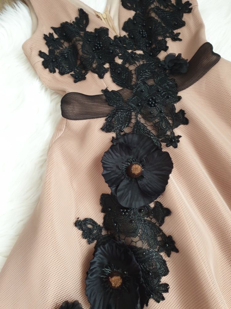 Rochie ocazie bej-nude, aplicații flori 3D