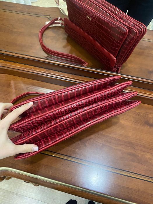 женская сумка красная.