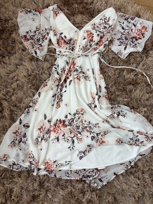 Rochie florala eleganta de zi