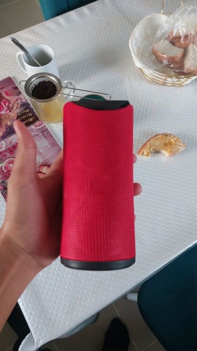 Продается JBL колонка с хорошим звуком