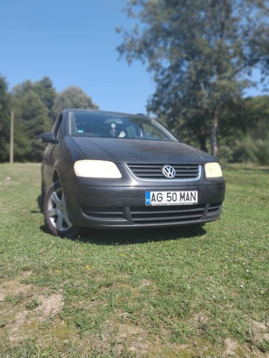 Vând Touran Volkswagen