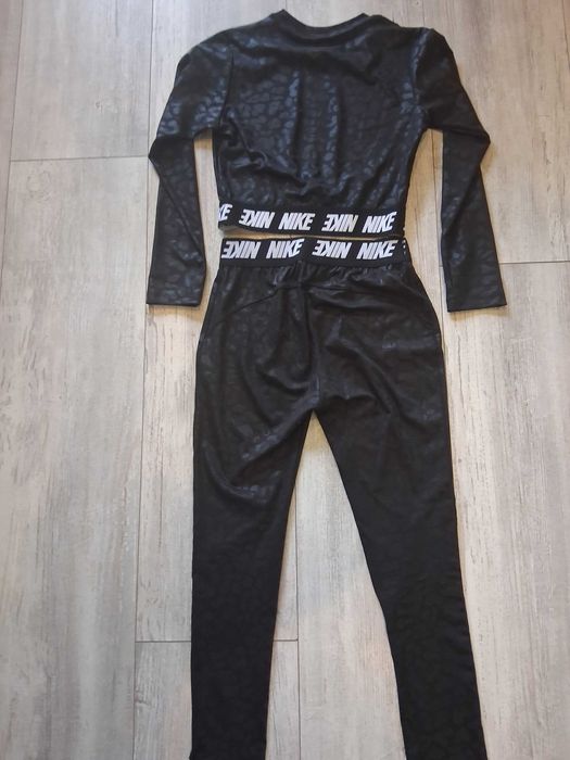 Nike оригинален спортен комплект дамски