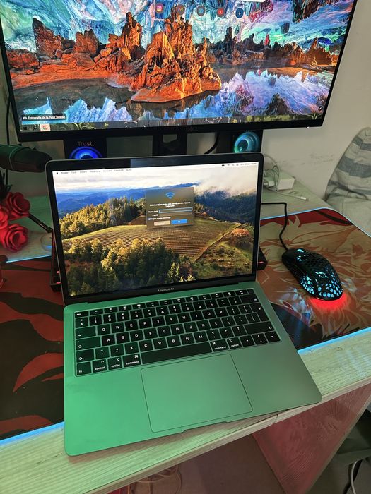 MacBook Air 13″ 2019, i5 1.6 GHz, 8 GB, Intel UHD Graphics 617