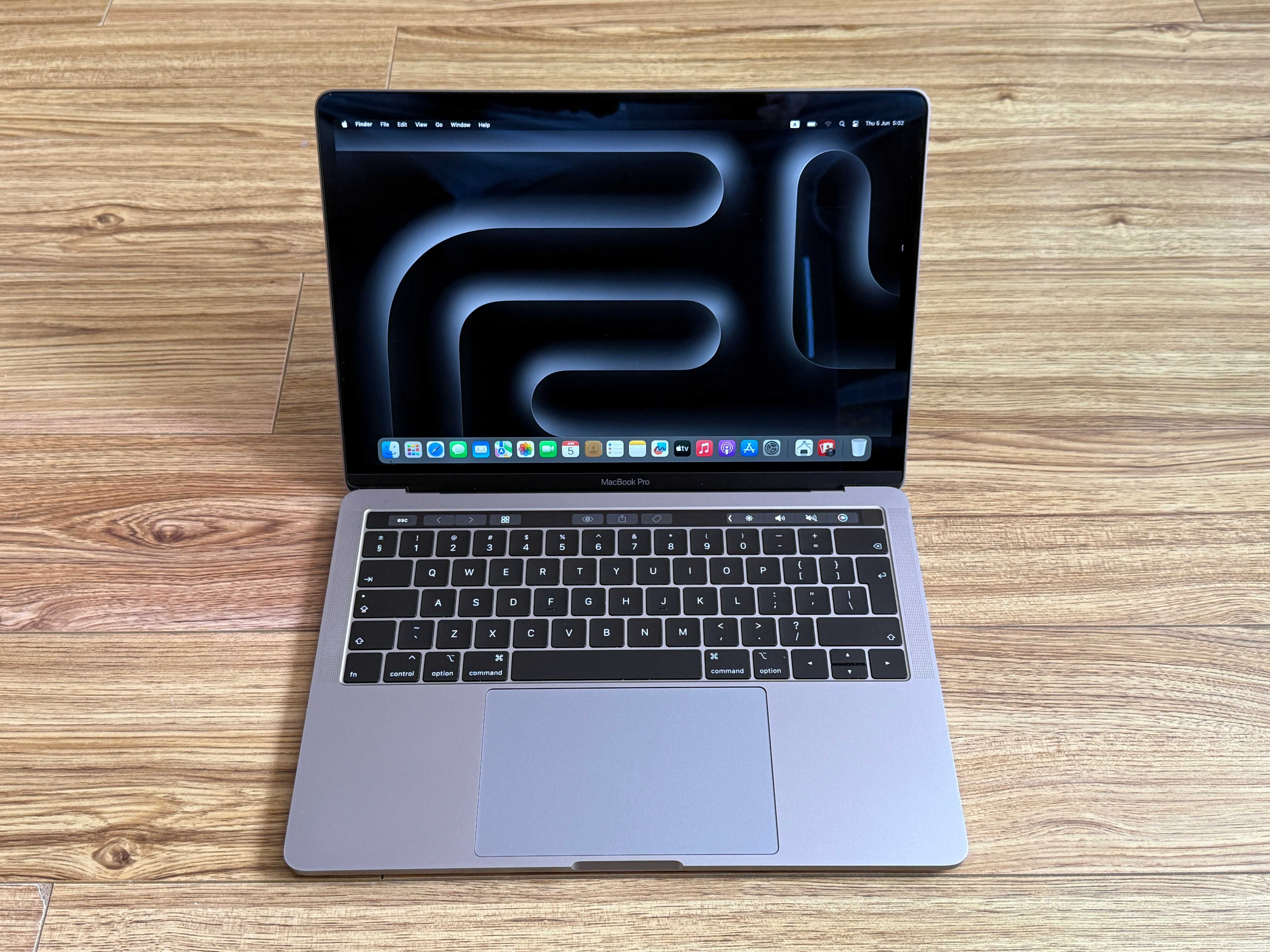 MacBook Pro 13 2019 4TB3`Core i7-8569U/16GB RAM/512GB SSD/Бат 7ч