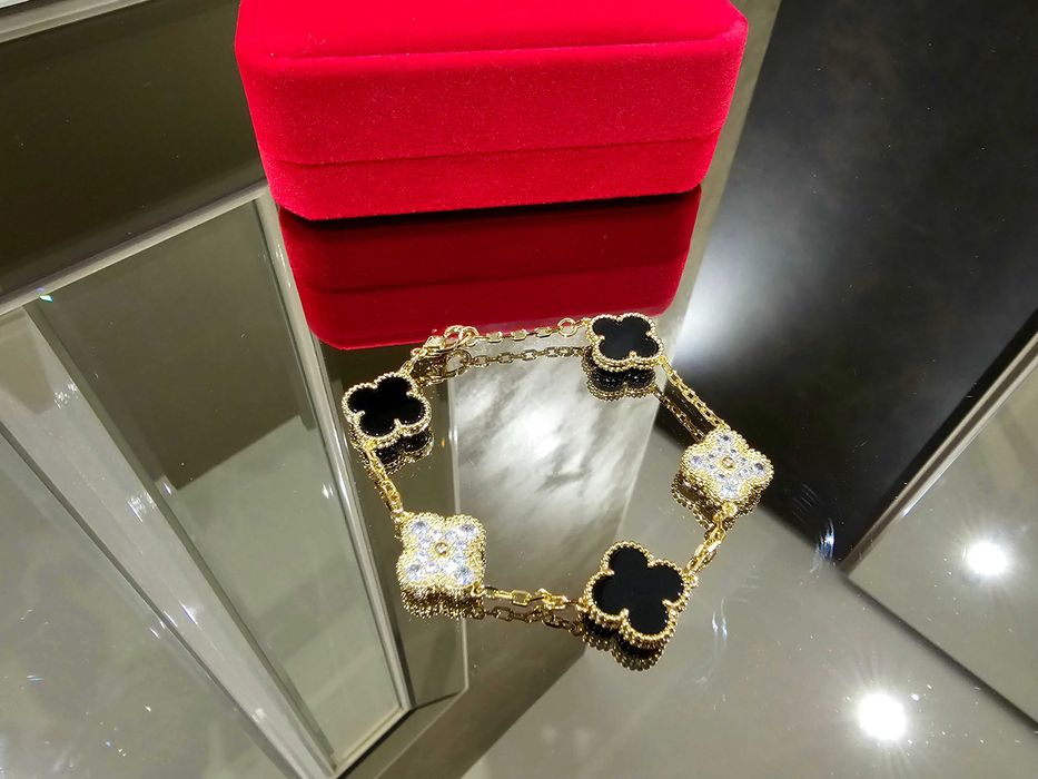 Van Cleef & Arpels VCA Gold Black 5 Vintage Alhambra Дамска Гривна