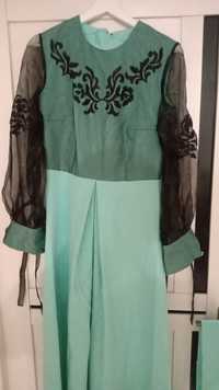 Продам или обменяю Платье женские размер 42и44 цена 4000.тенге