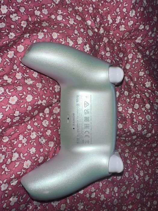 Плейстейшън 5 със джойстик